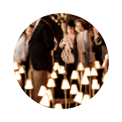 夜空に光輝く黄金星のような提灯風景画