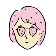 イチゴが好きな女の子。今日も元気に。